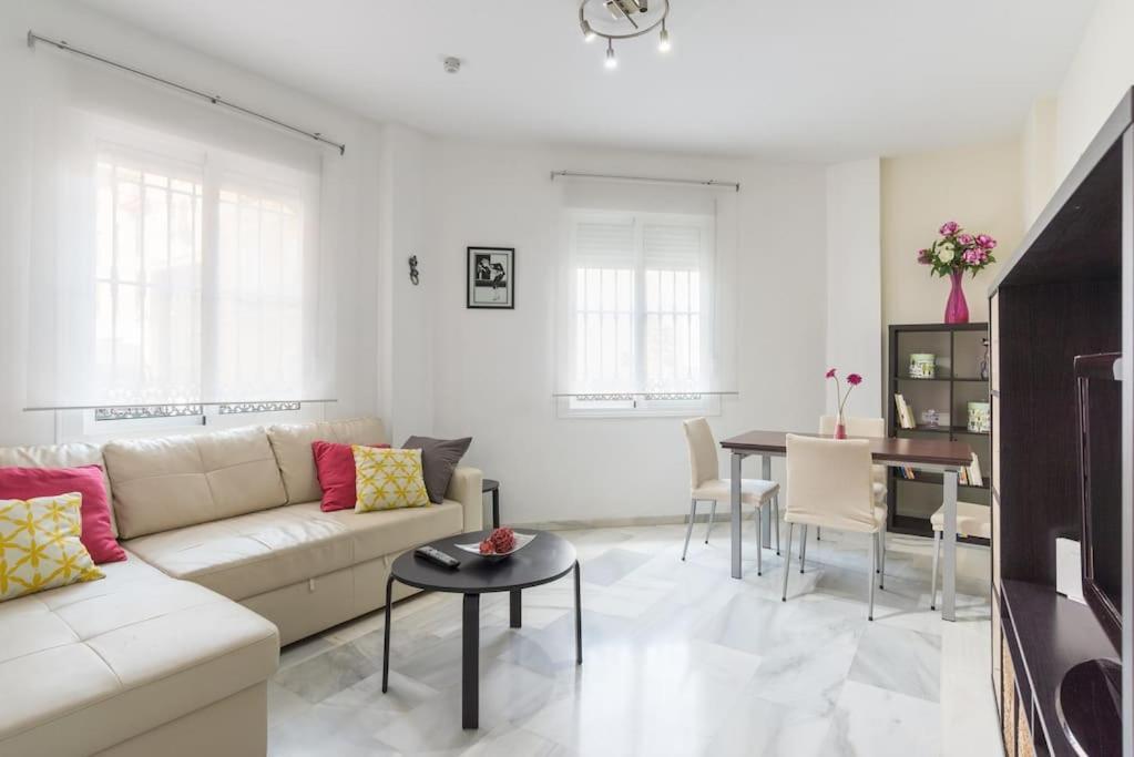 Bright, Quiet And Nice Ground Floor In The Center Málaga Buitenkant foto