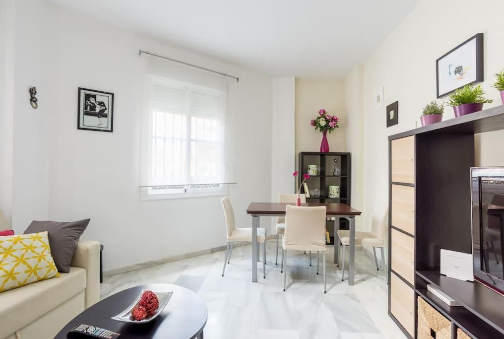 Bright, Quiet And Nice Ground Floor In The Center Málaga Buitenkant foto
