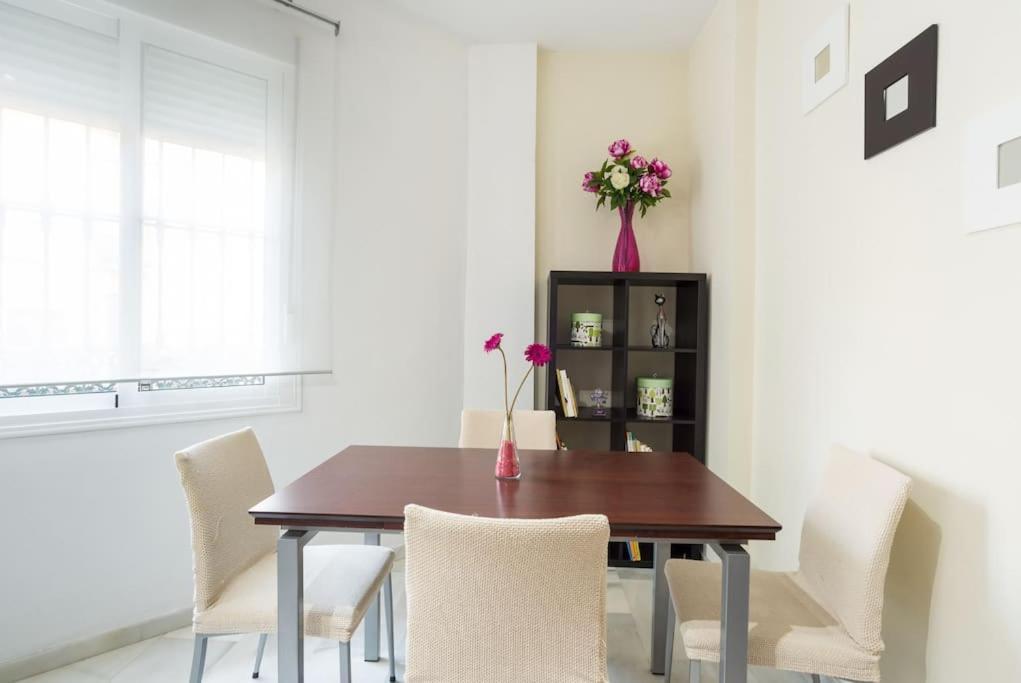 Bright, Quiet And Nice Ground Floor In The Center Málaga Buitenkant foto